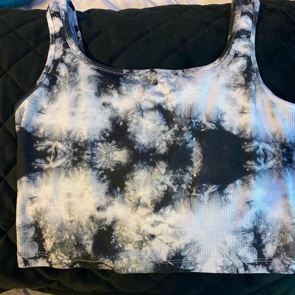 Marble black and white crop top
